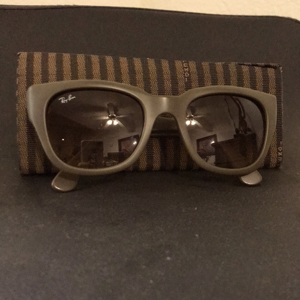 Ray-Ban sunglasses 🕶